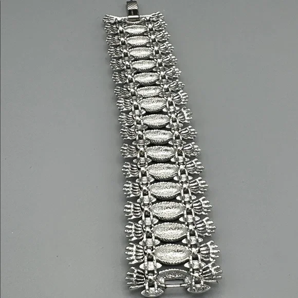 Vinage Sarah Coventry Simply Elegant Art Deco Statement Panel Bracelet - Picture 4 of 6